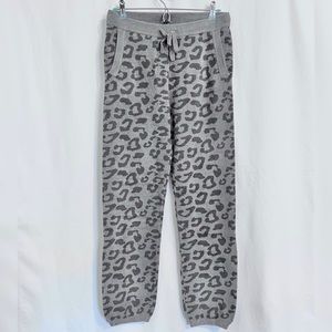 Barefoot Dreams Jogger, grey leopard, size small, NWT